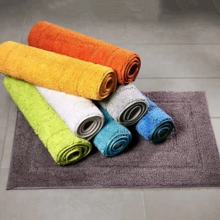 Badteppich mit quadratischem Muster