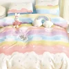 Bettwäsche in Regenbogenfarben und bunten Sternen