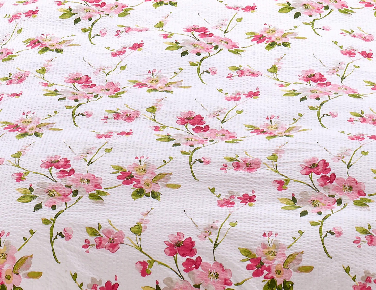 Bettwäsche in Weiss mit schönem Blumenmuster