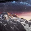 Bettwäsche mit Berg unter einem Nachthimmel