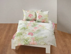 Bettwäsche mit blau-goldenen Farnen und Blüten