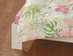 Bettwäsche mit blau-goldenen Farnen und Blüten