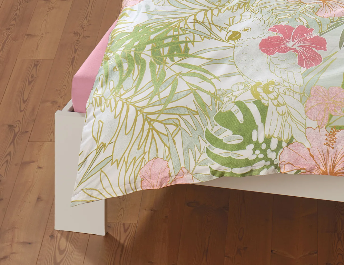 Bettwäsche mit blau-goldenen Farnen und Blüten
