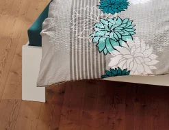 Bettwäsche mit Blütenmotiv