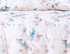 Bettwäsche mit feinem, floralem Muster