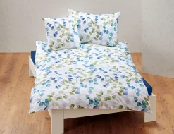 Bettwäsche mit grün-blauem Blattmuster