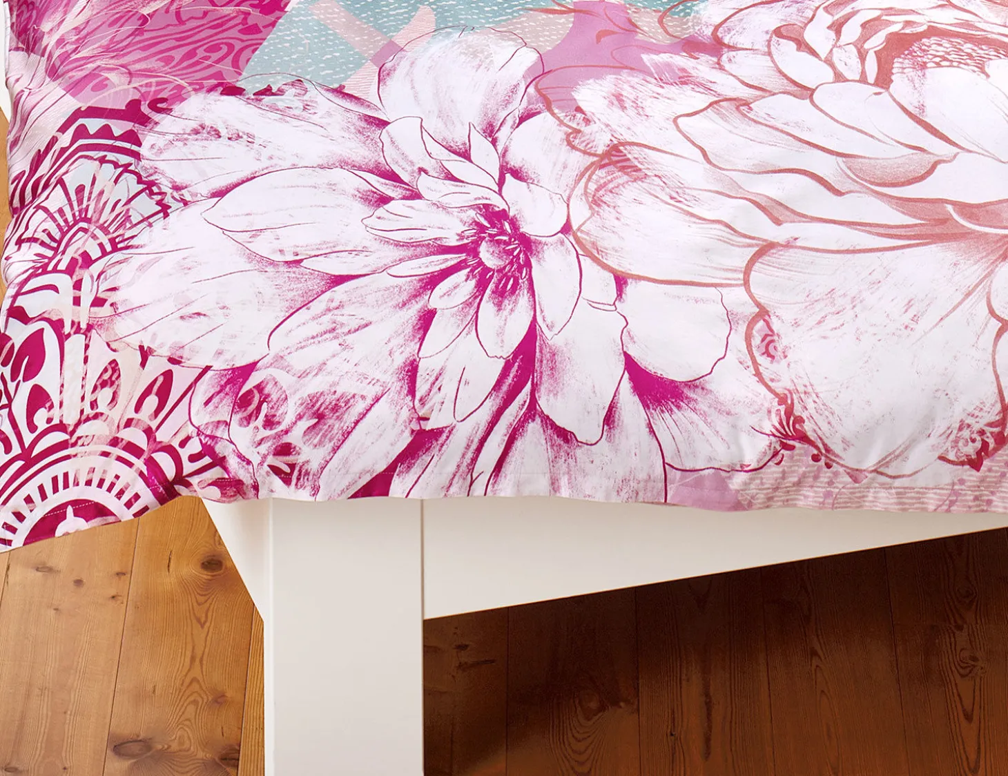 Bettwäsche mit grossem Blüten und Blätter Print