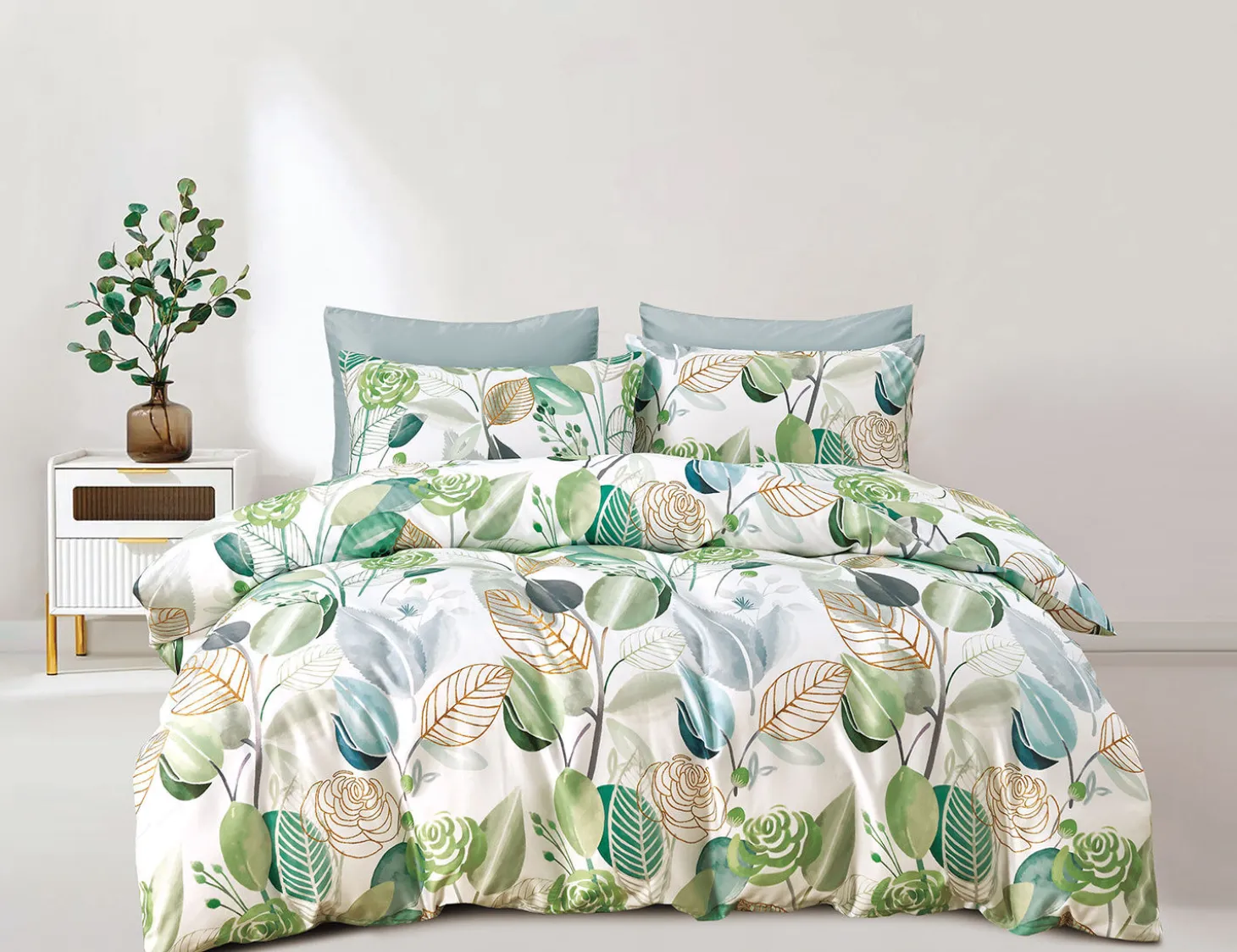 Bettwäsche mit kunstvollem Blumen- Blätterprint