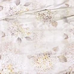 Bettwäsche mit prachtvollen Blüten