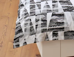 Bettwäsche mit Triangelmuster schwarz-weiss