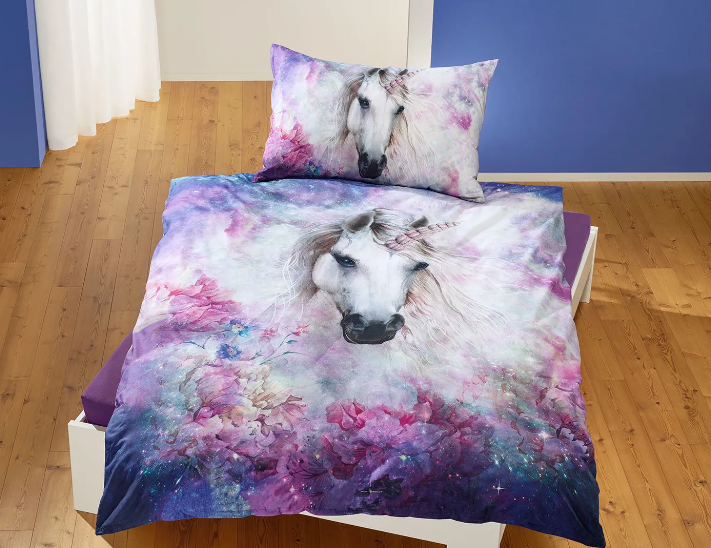 Bettwäsche mit zauberhaftem Einhorn in violetten Farbtönen