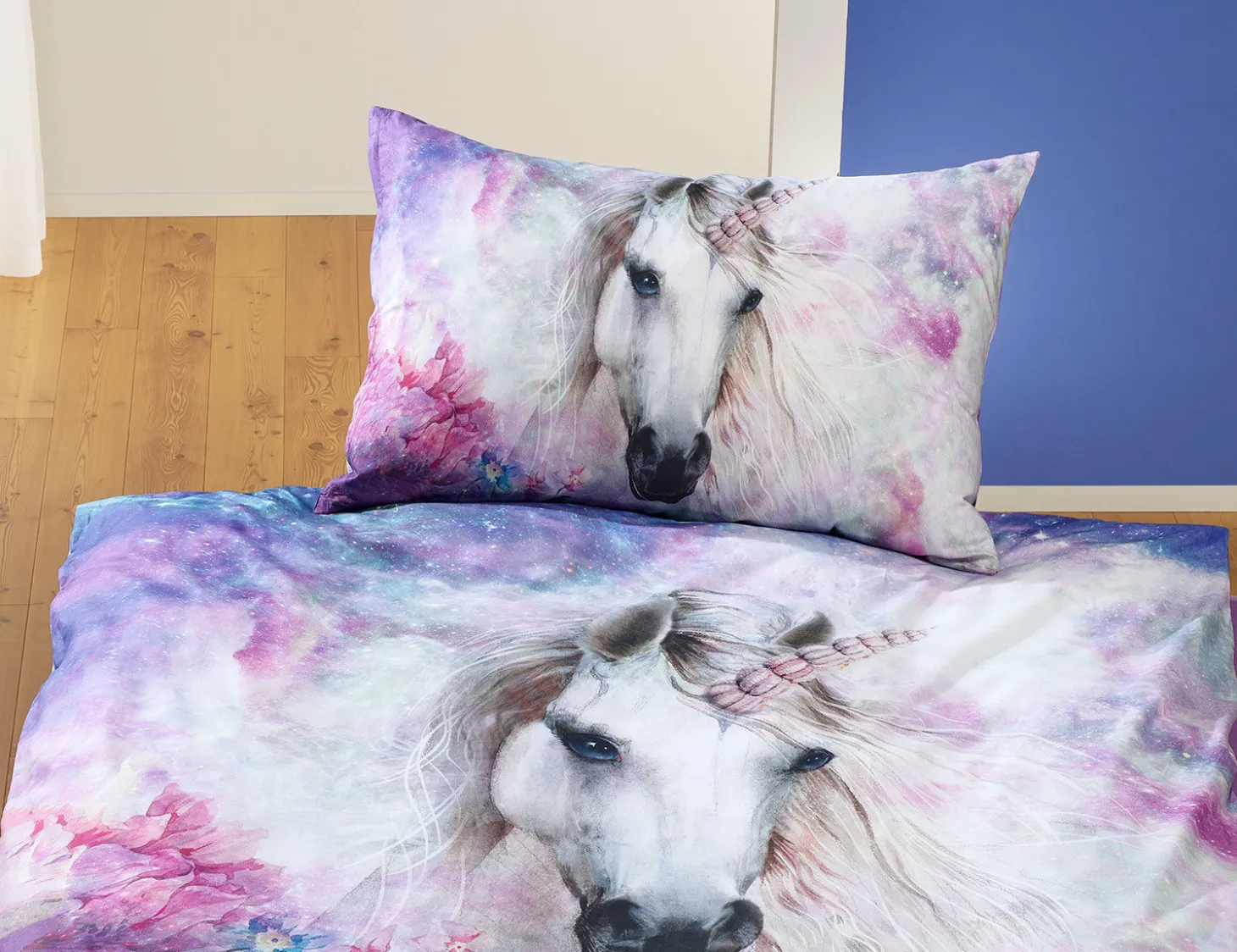 Bettwäsche mit zauberhaftem Einhorn in violetten Farbtönen