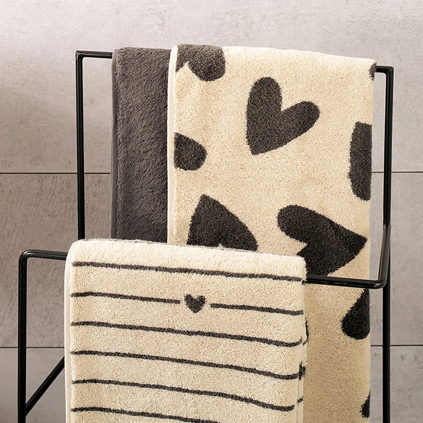 Cawö Frottierwäsche Lines & Hearts mit eingewebtem Design