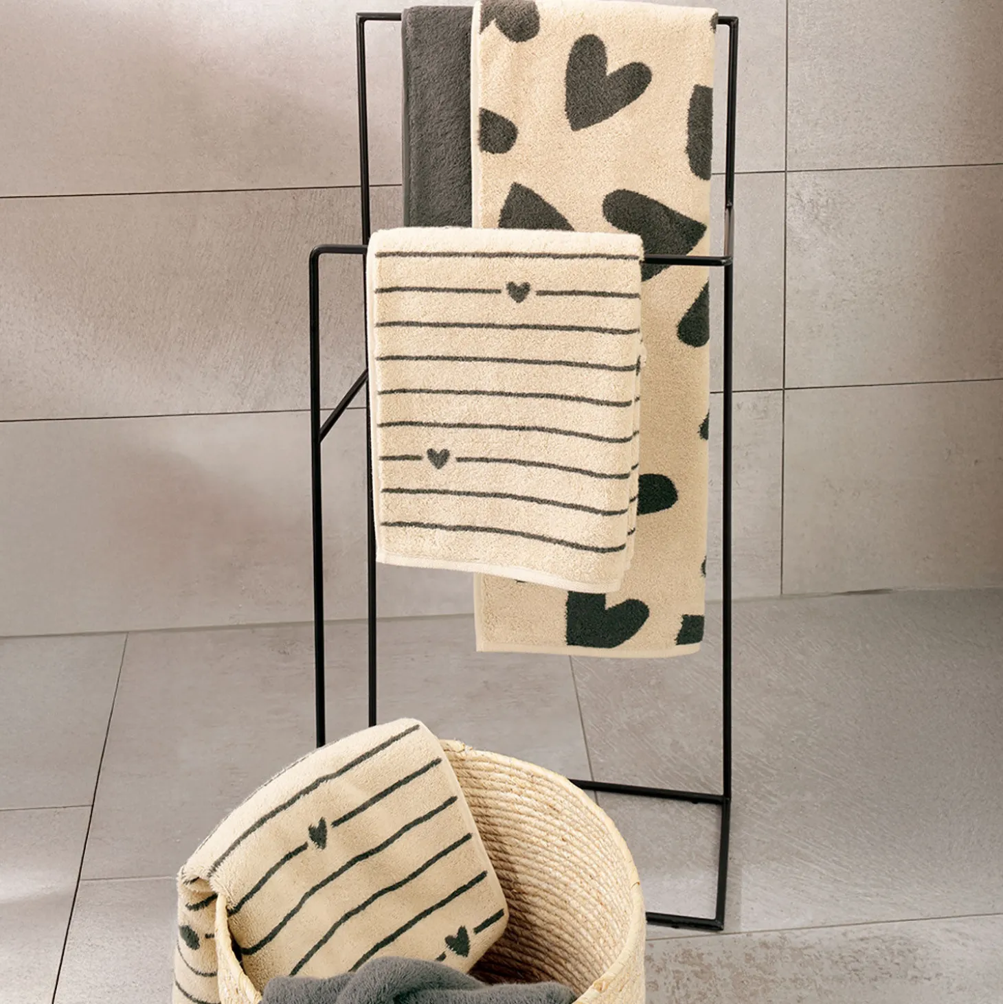 Cawö Frottierwäsche Lines & Hearts mit eingewebtem Design