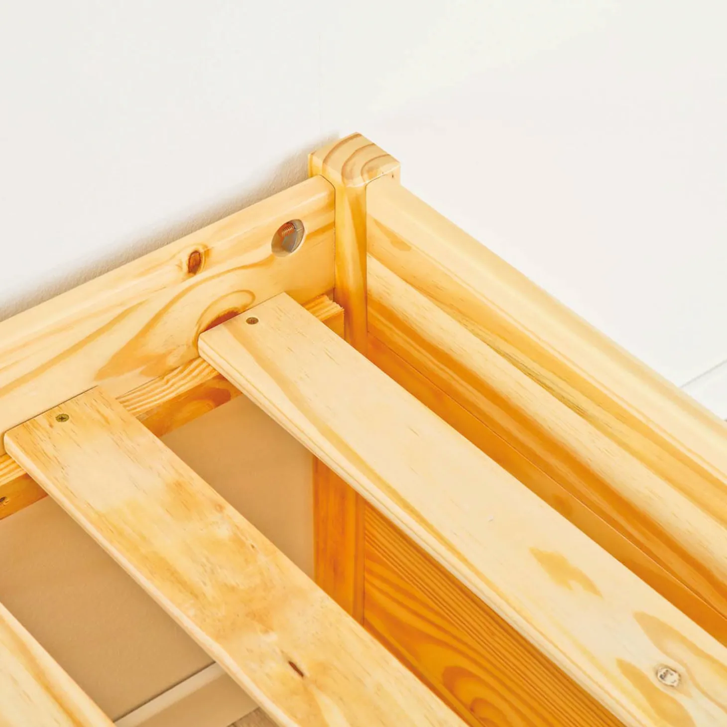 Funktionsbett TIM mit diversen Schubladen