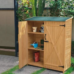 Geräteschrank aus Fichtenholz