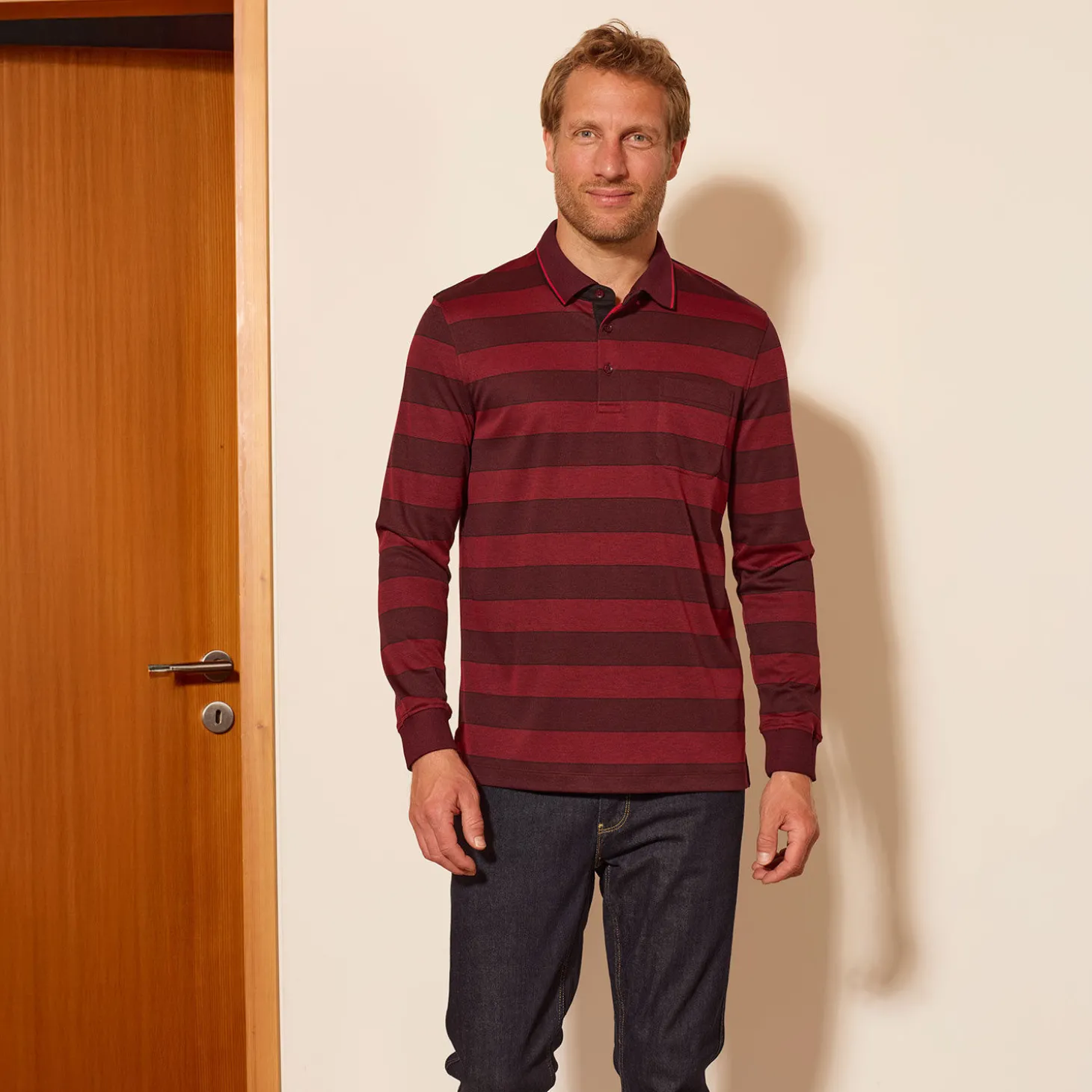 Gestreiftes Langarm-Poloshirt mit Brusttasche