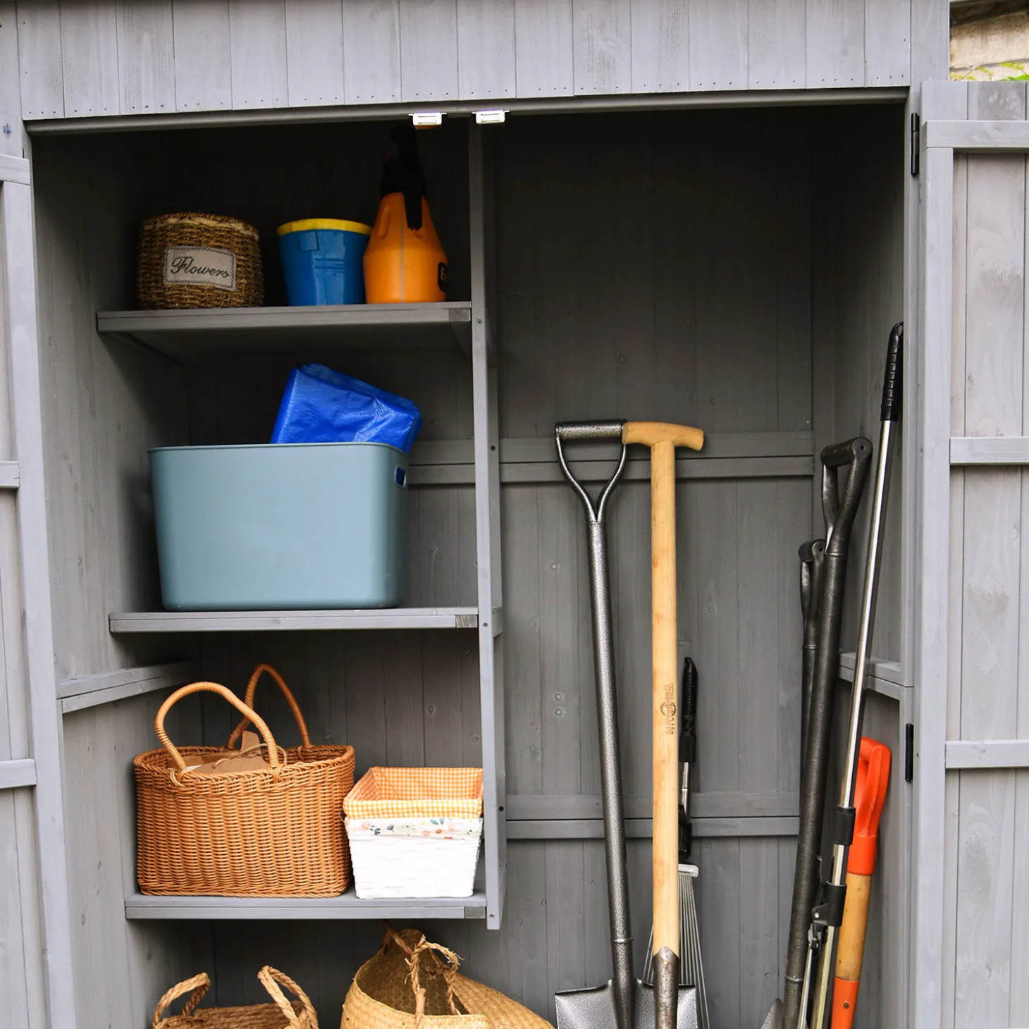 Holz-Geräteschrank
