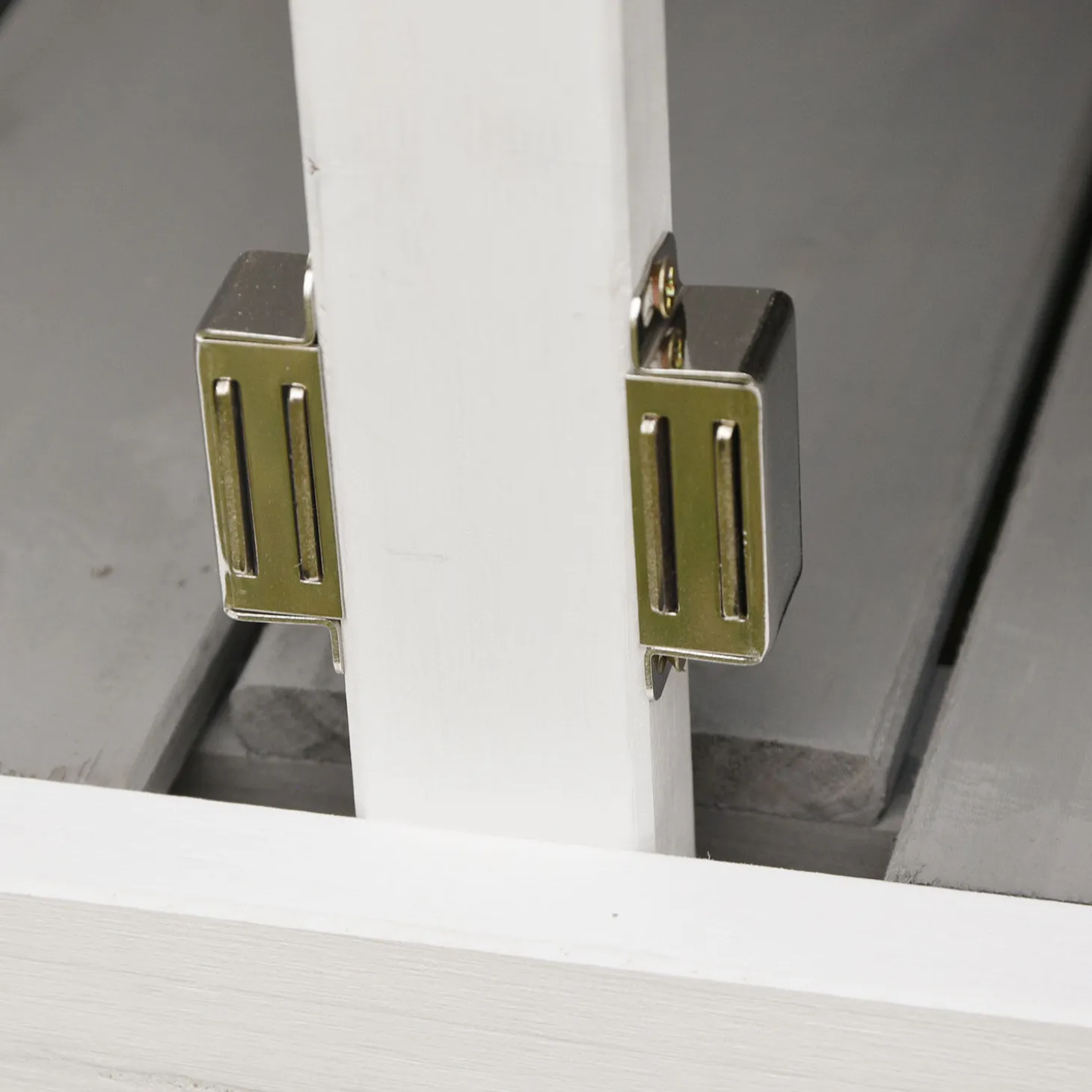 Holz-Kommode 2-türig grau-weiss