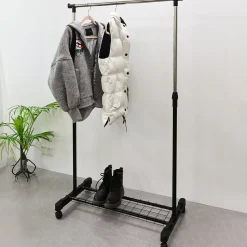 Kleiderständer mit Rollen, ausziehbar