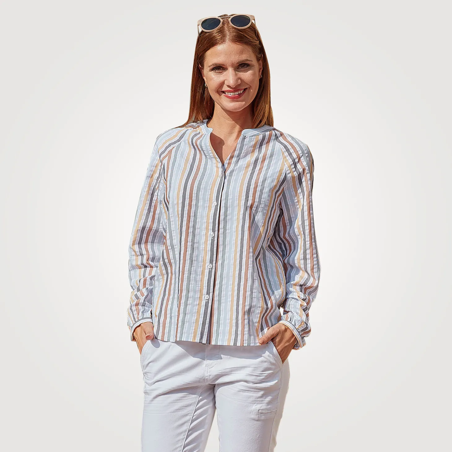 Lockere gestreifte Bluse mit Knopfleiste