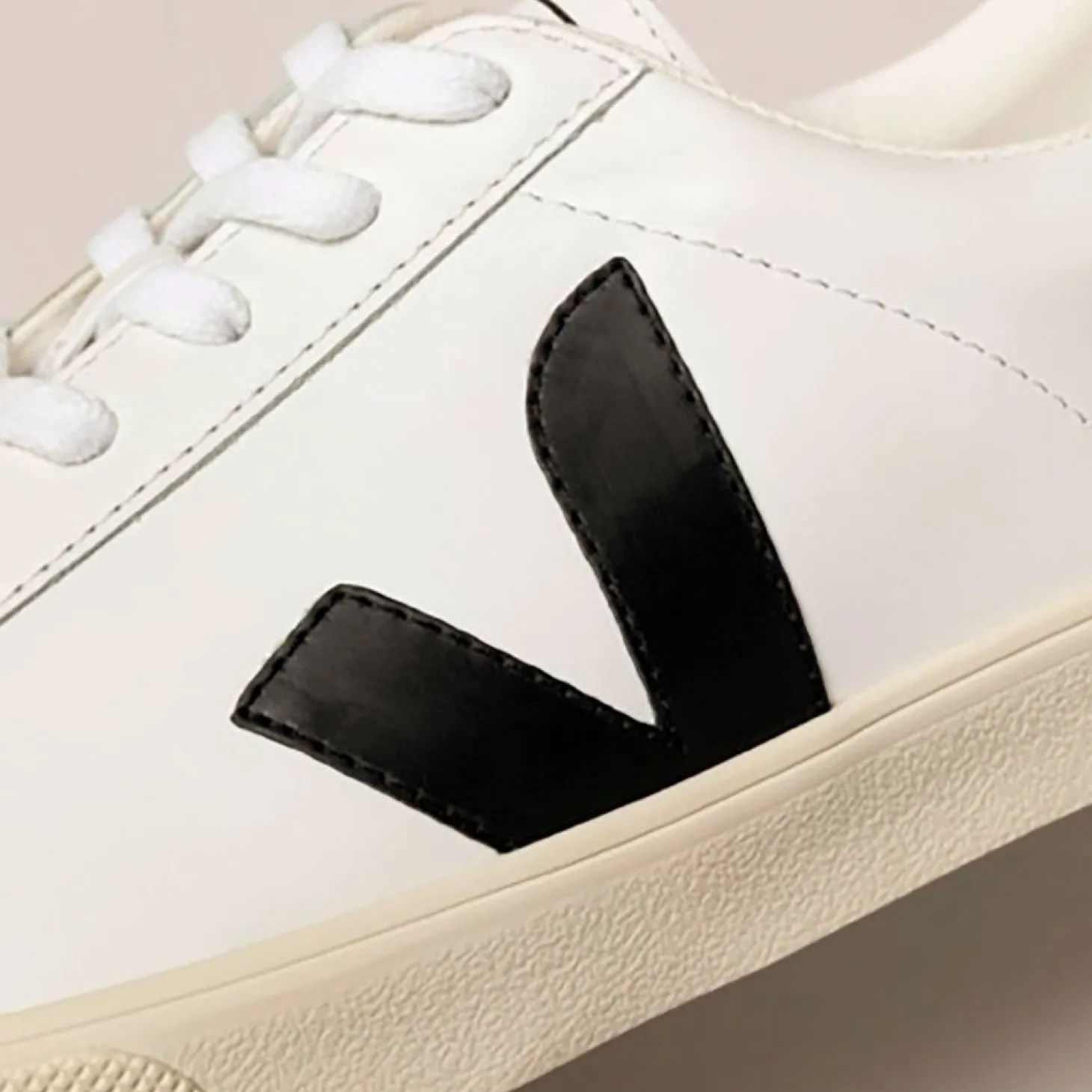 Nachhaltiger Veja Sneaker für Herren aus Leder