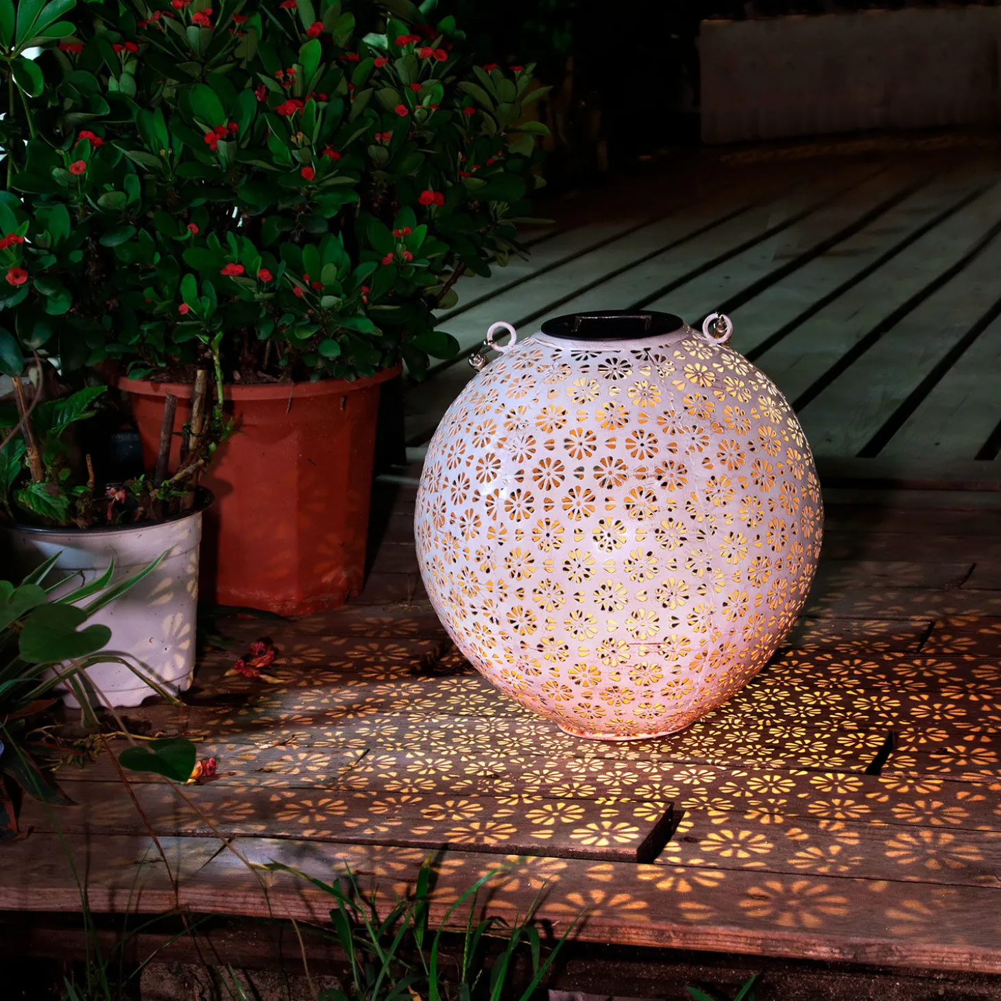 Solar-Laterne mit Lazer-Motiv, LED warmweiss