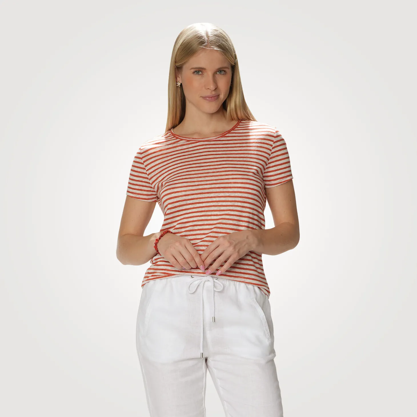 Sommerlich gestreiftes Leinen T-Shirt
