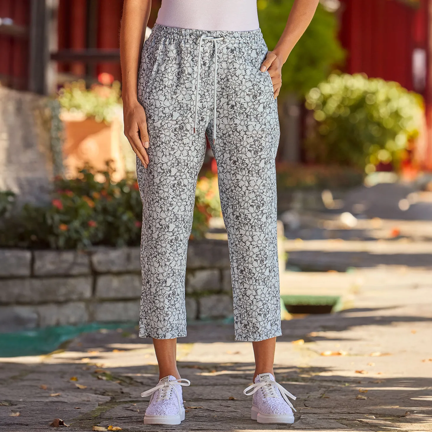 Sommerliche Leinenhose mit Allover-Print