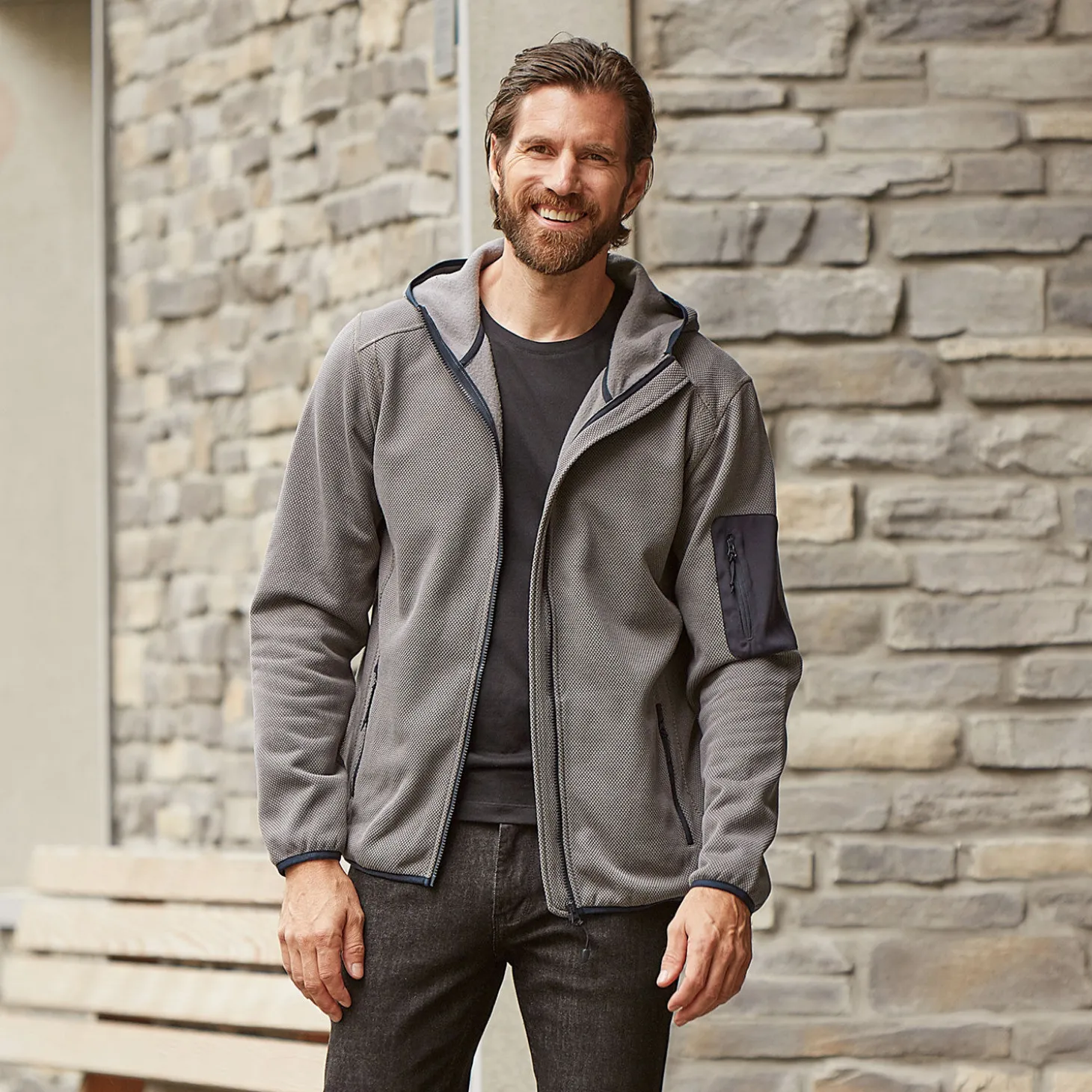 Sportive Fleece Jacke mit Kapuze