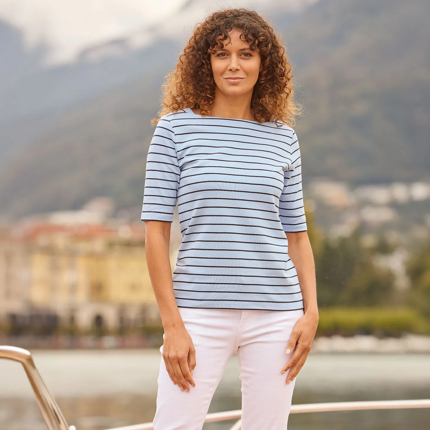 Streifenshirt mit Karreeausschnitt