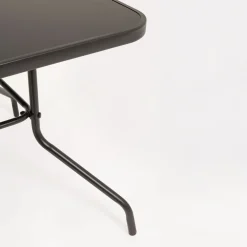 Tisch mit 6 Stühlen und Sonnenschirm