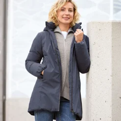 Wärmende Damen Jacke mit abnehmbarer Kapuze